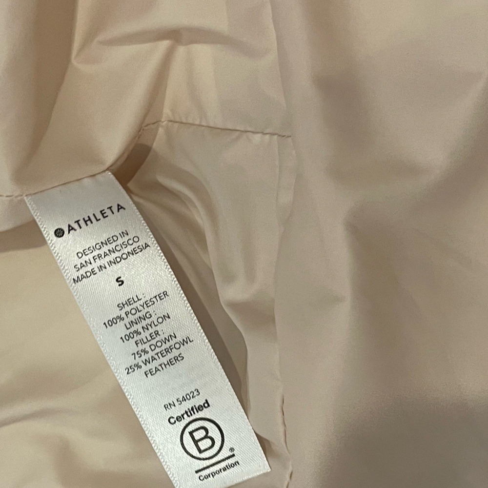 guc athleta downtown Pink puffy coat Jacket small - Picture 6 of 11